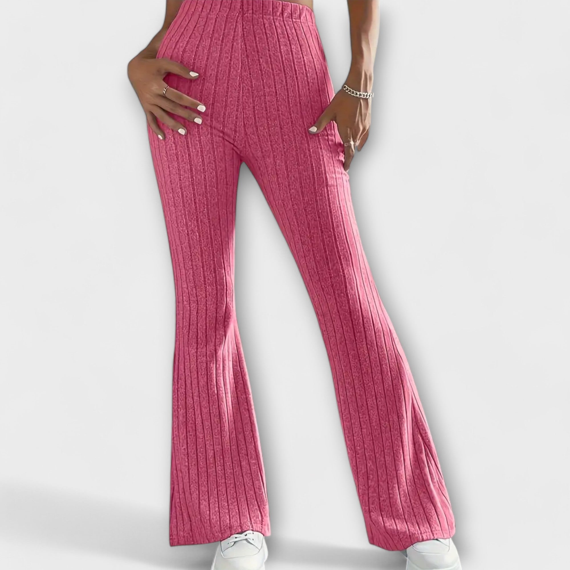 Luretta – Flared Hose mit feiner Struktur