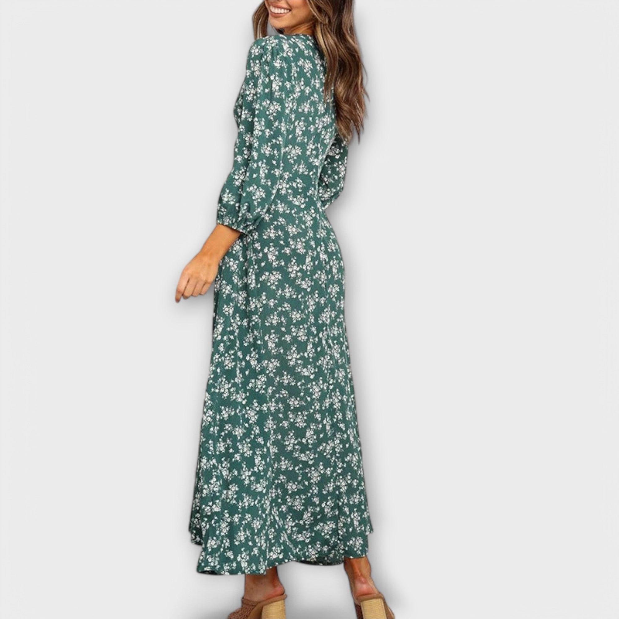 Naoela – Florales Maxikleid mit V-Ausschnit