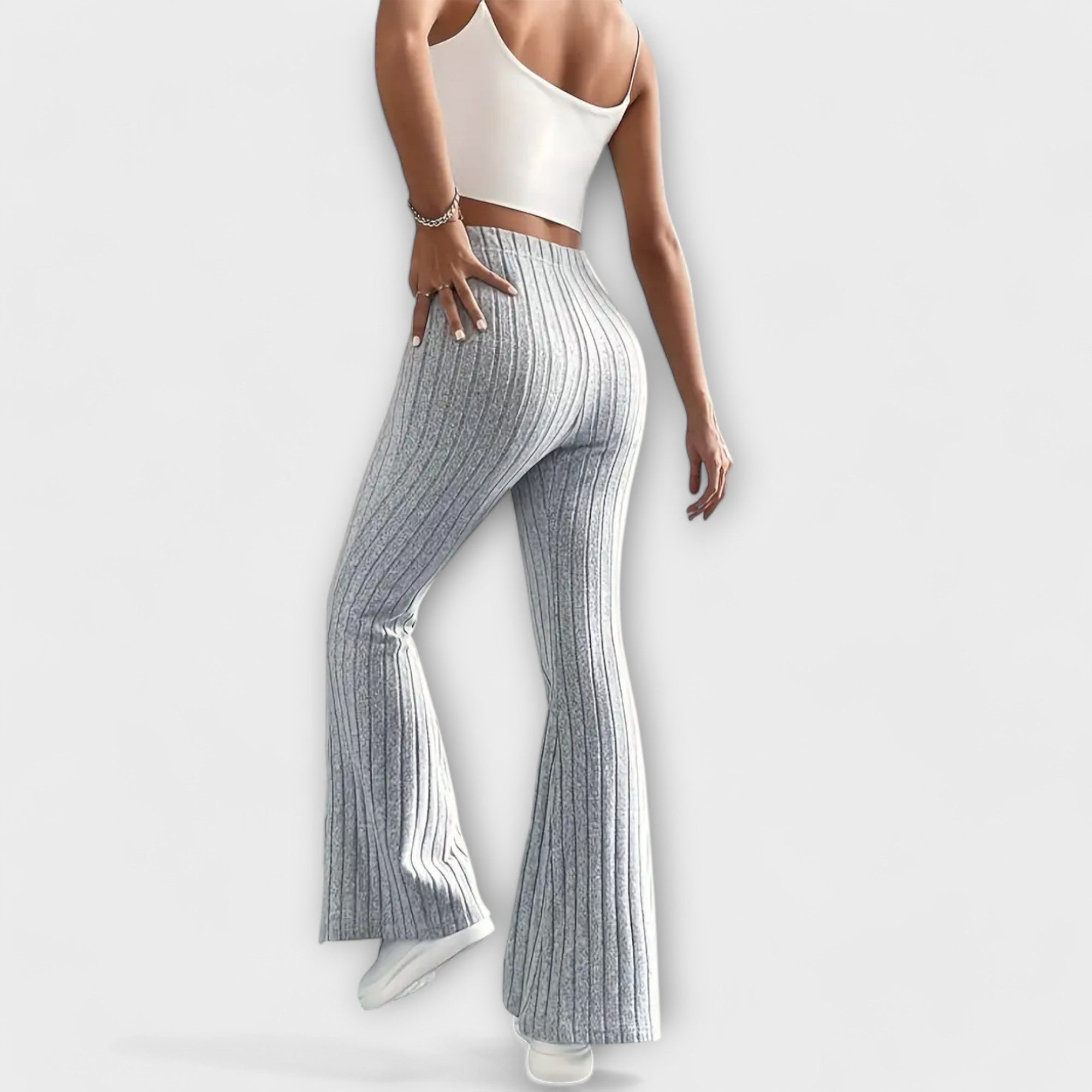 Luretta – Flared Hose mit feiner Struktur