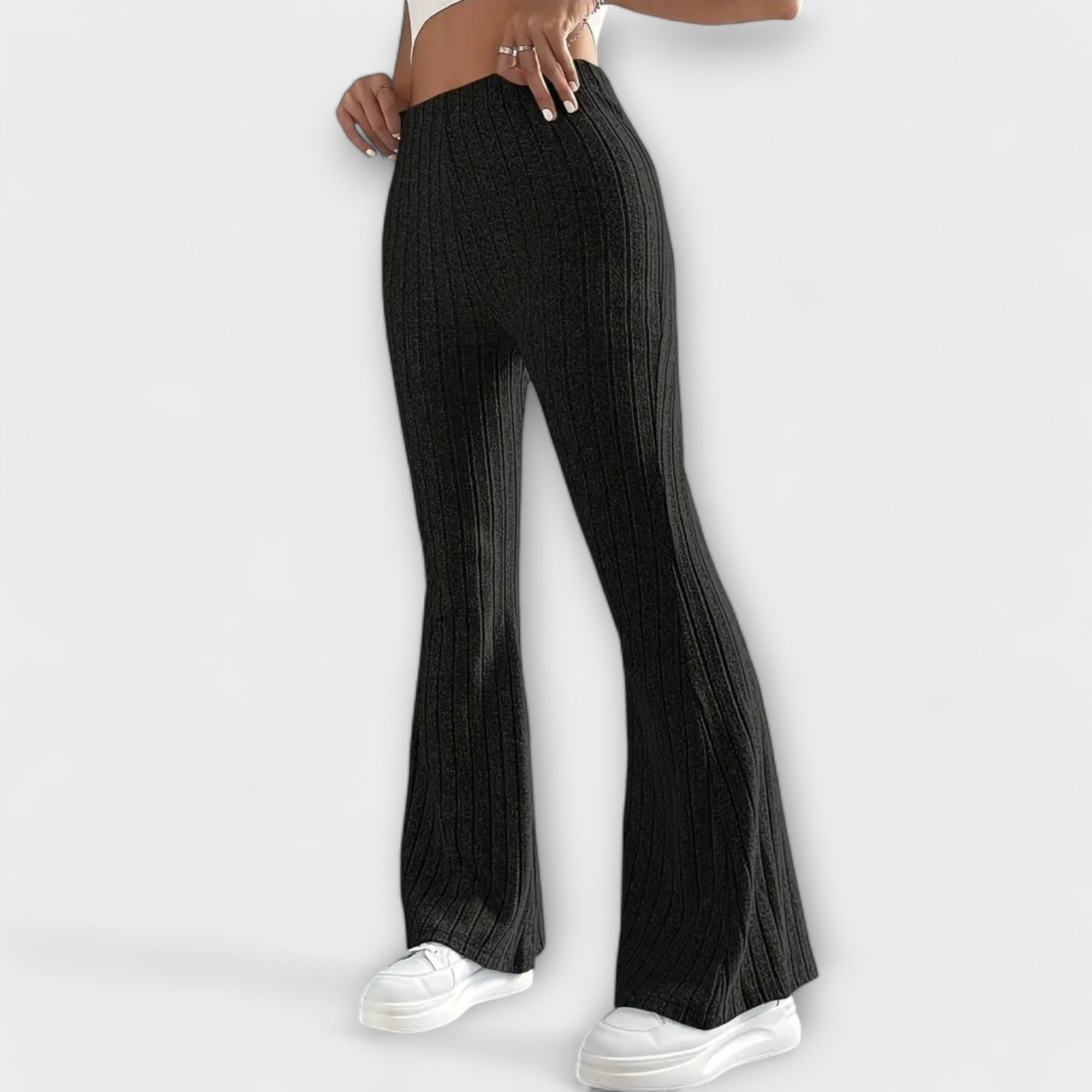 Luretta – Flared Hose mit feiner Struktur