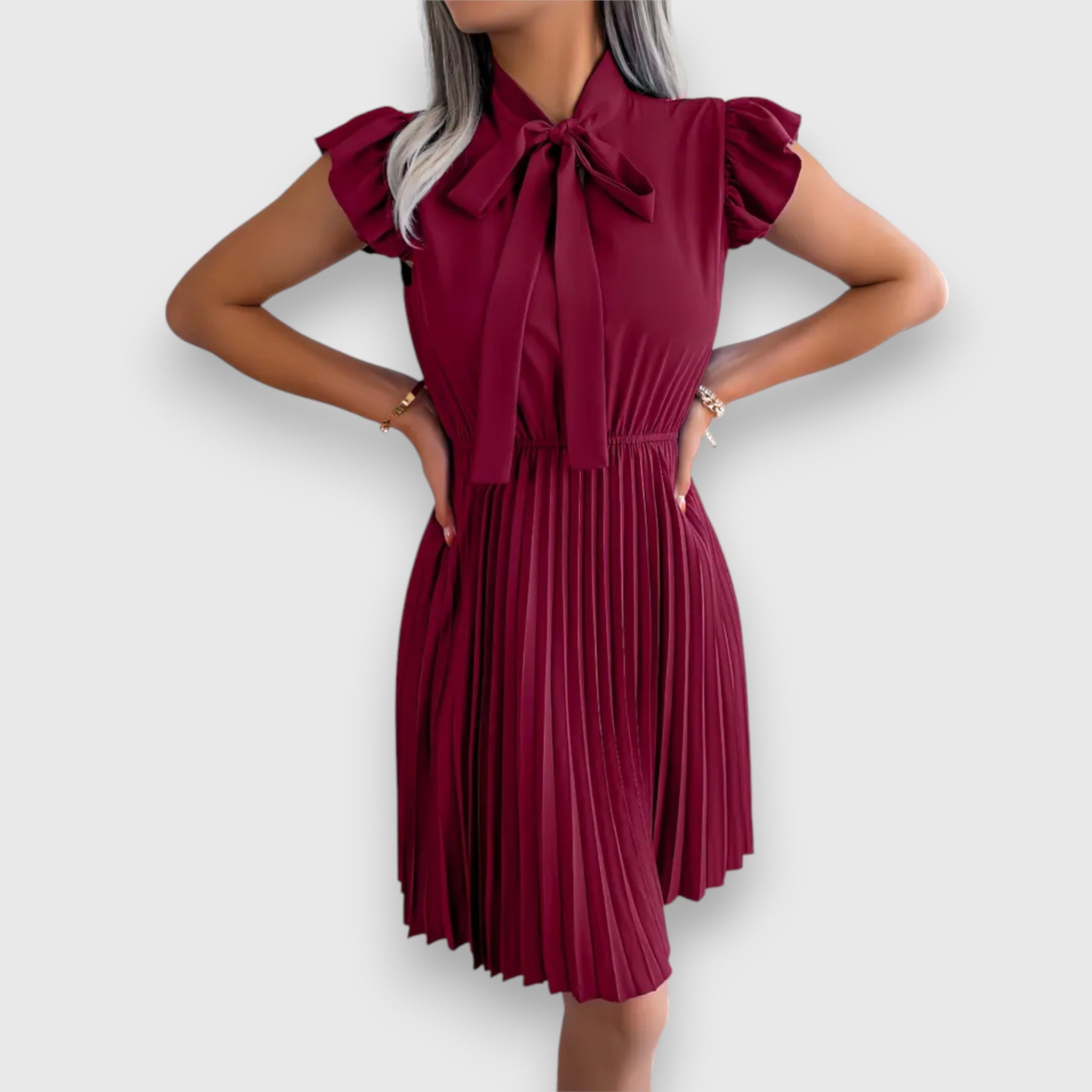 Nivara – Plissiertes Kleid mit femininer Note