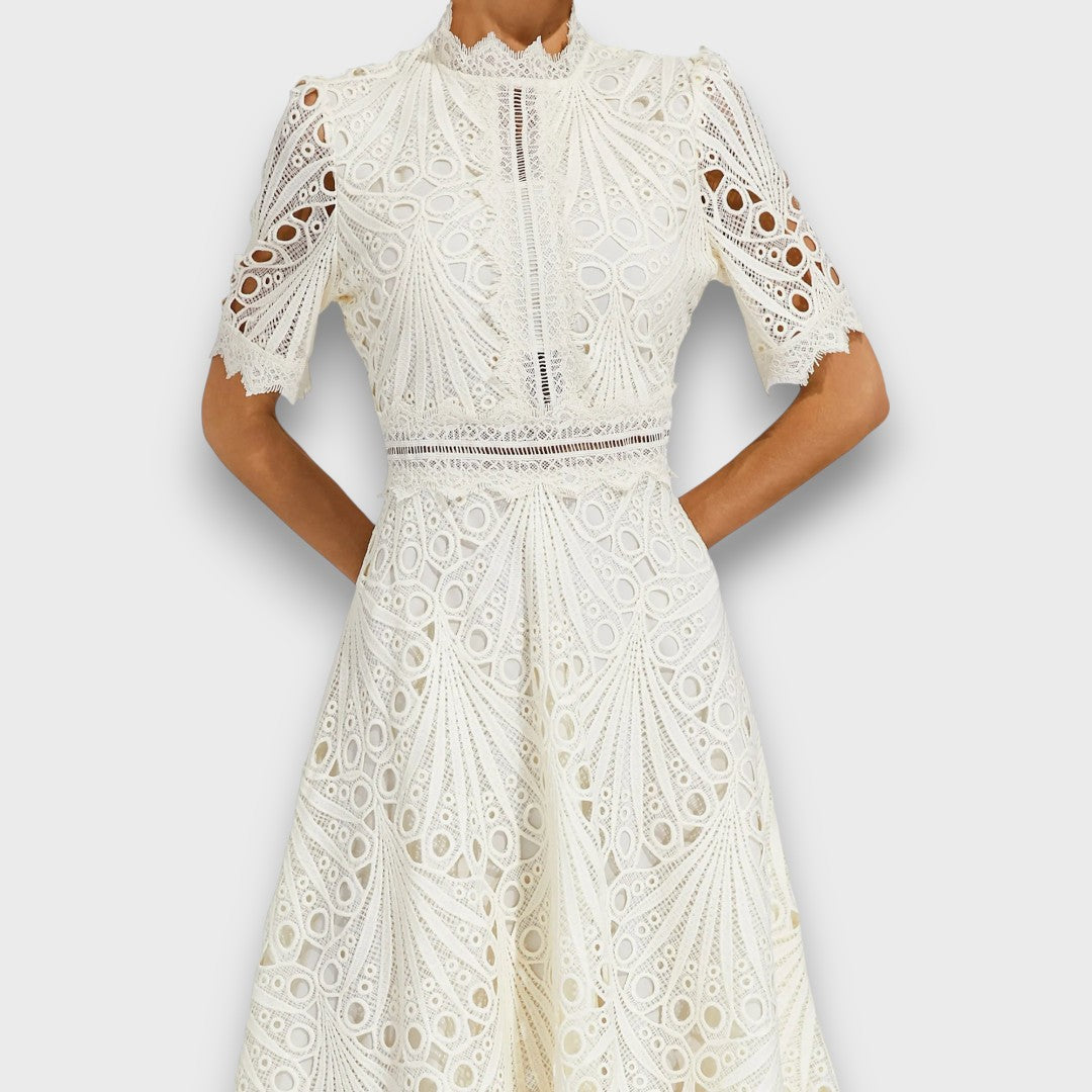 Norelia – Elegantes Midikleid mit Spitzendetail