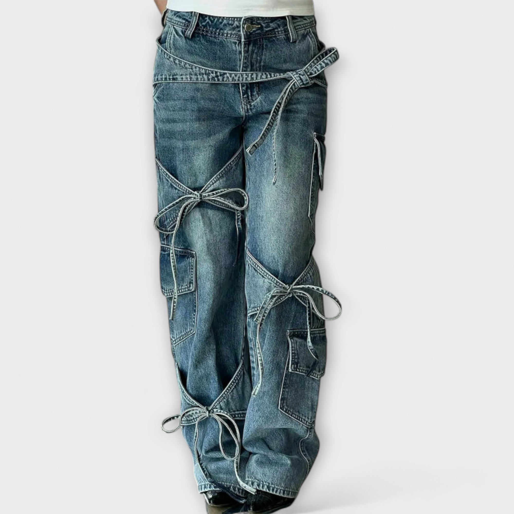 Denara – Weite Jeans mit Bindeelementen