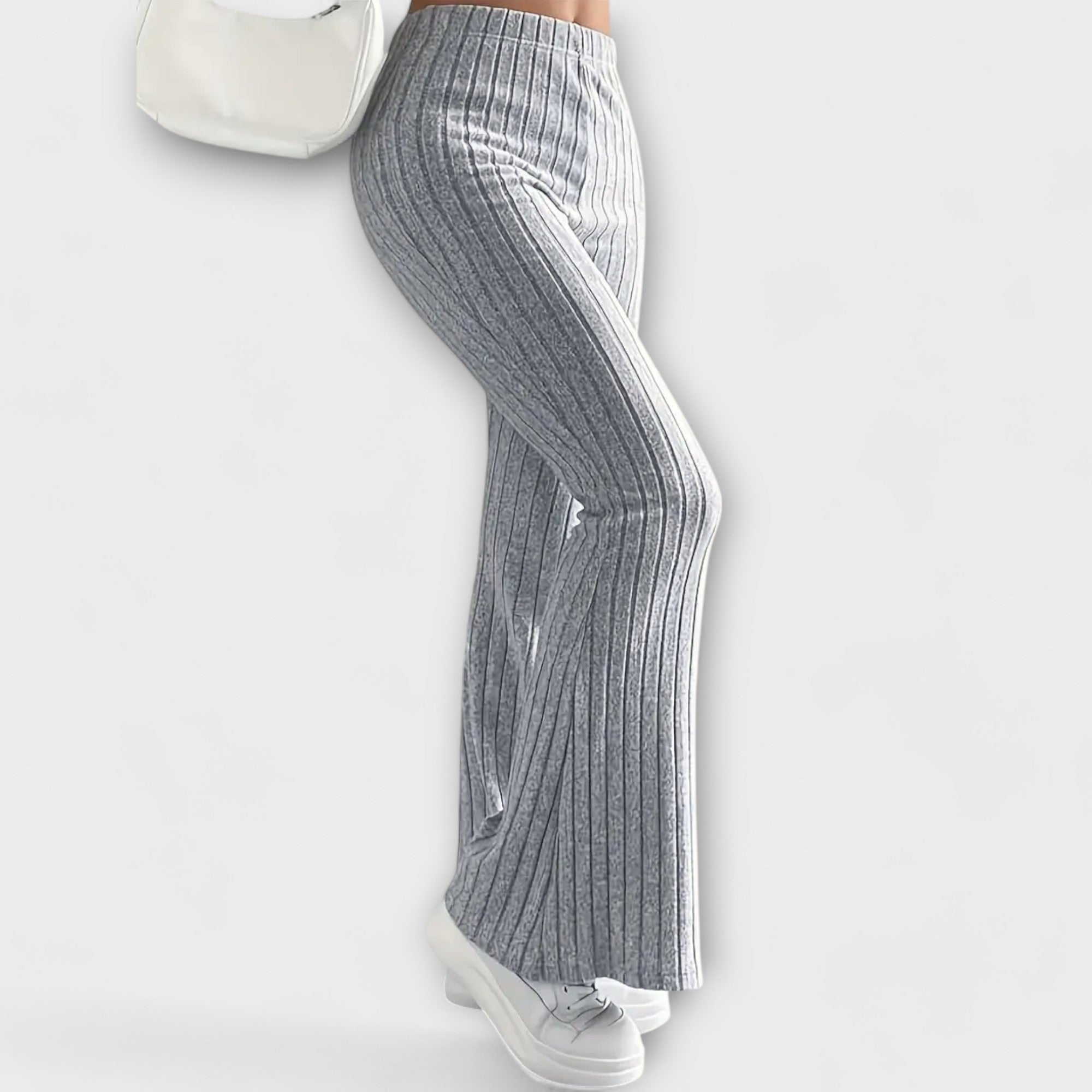 Luretta – Flared Hose mit feiner Struktur