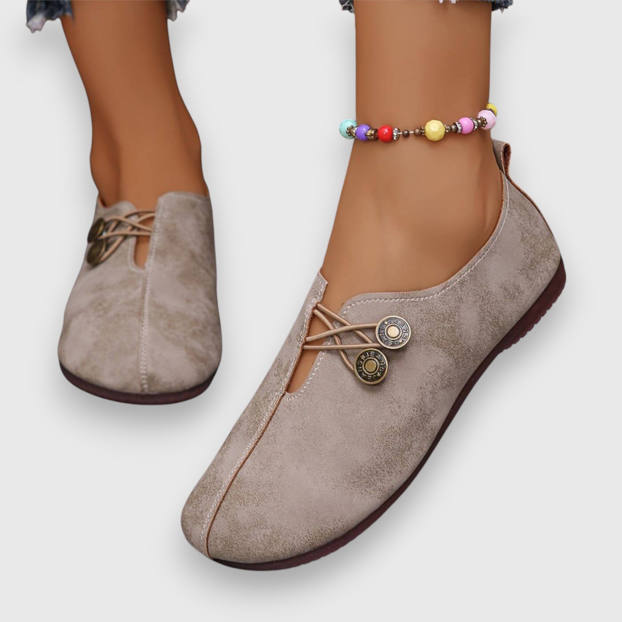 Mira – Weiche Slipper mit Vintage-Knopfdetail
