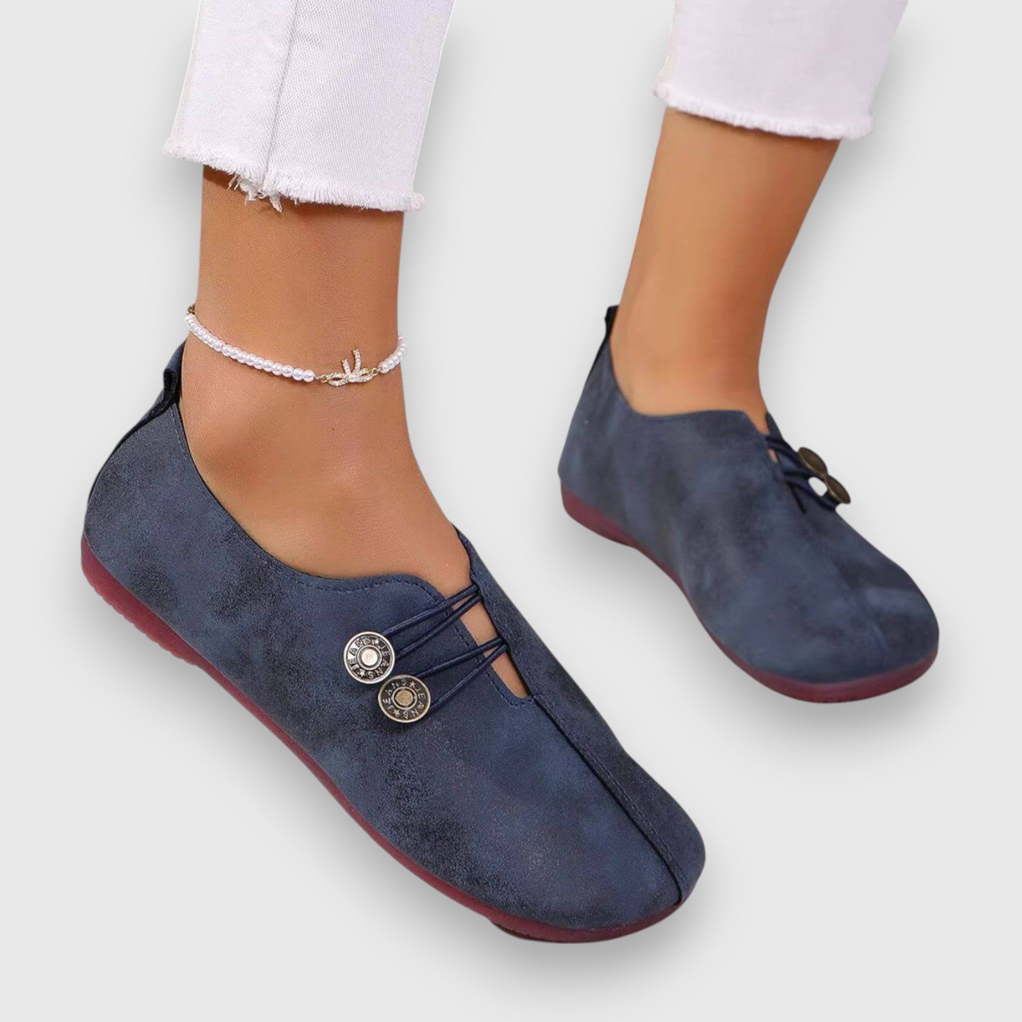 Mira – Weiche Slipper mit Vintage-Knopfdetail