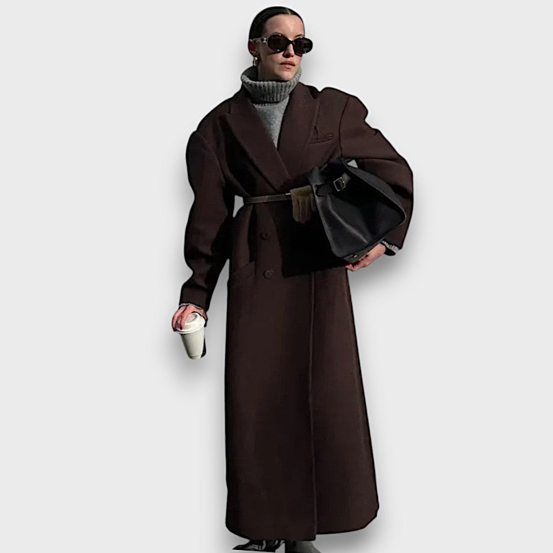 Oslaine – Maximalistischer Wollmantel mit maskuliner Silhouette