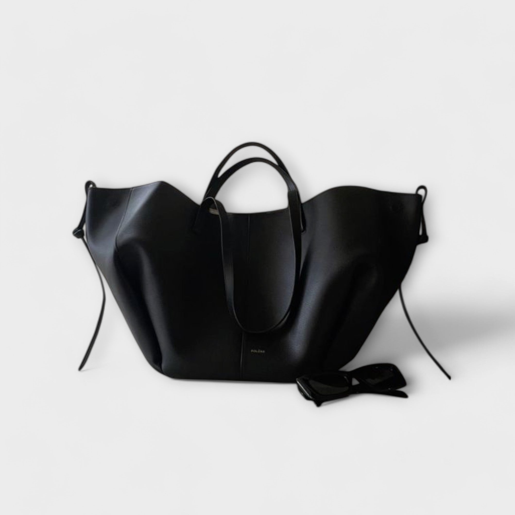Norena – Geräumige Schultertasche mit zeitloser Linie