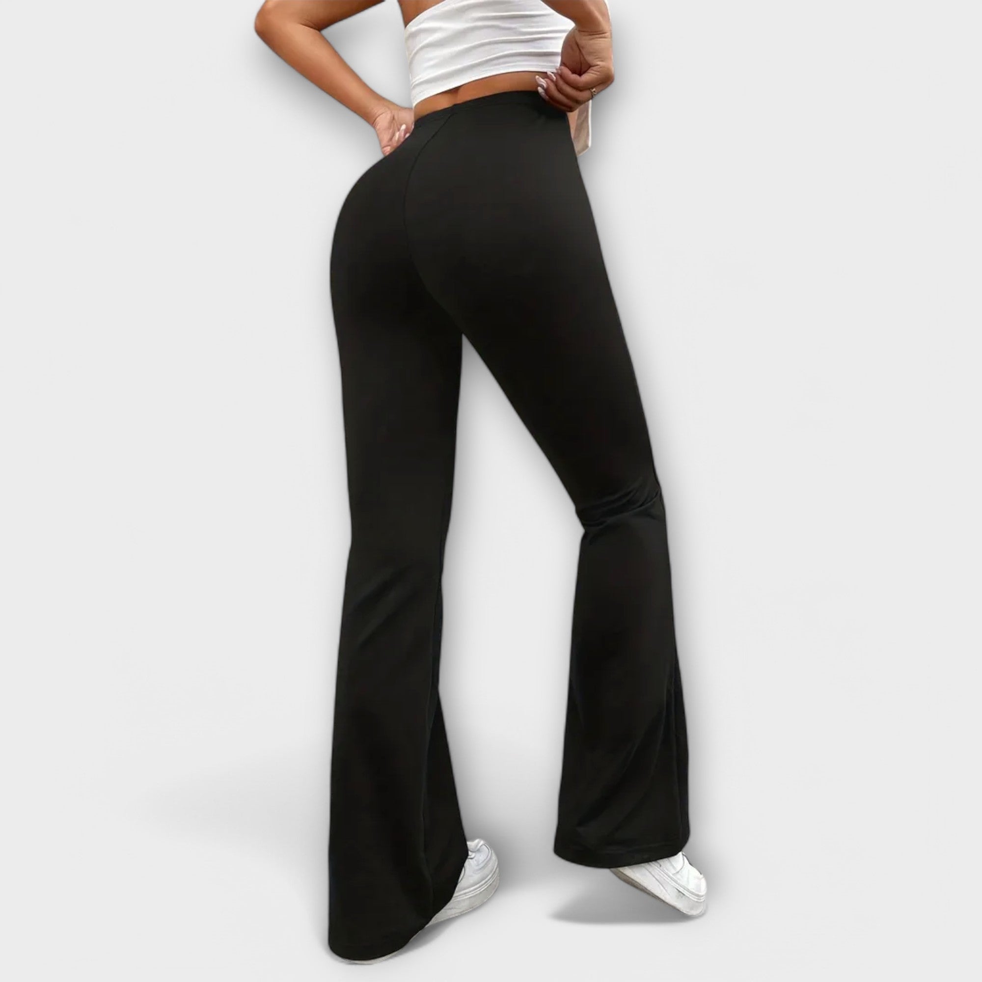 Mareva – Ausgestellte Hose mit V-Bund