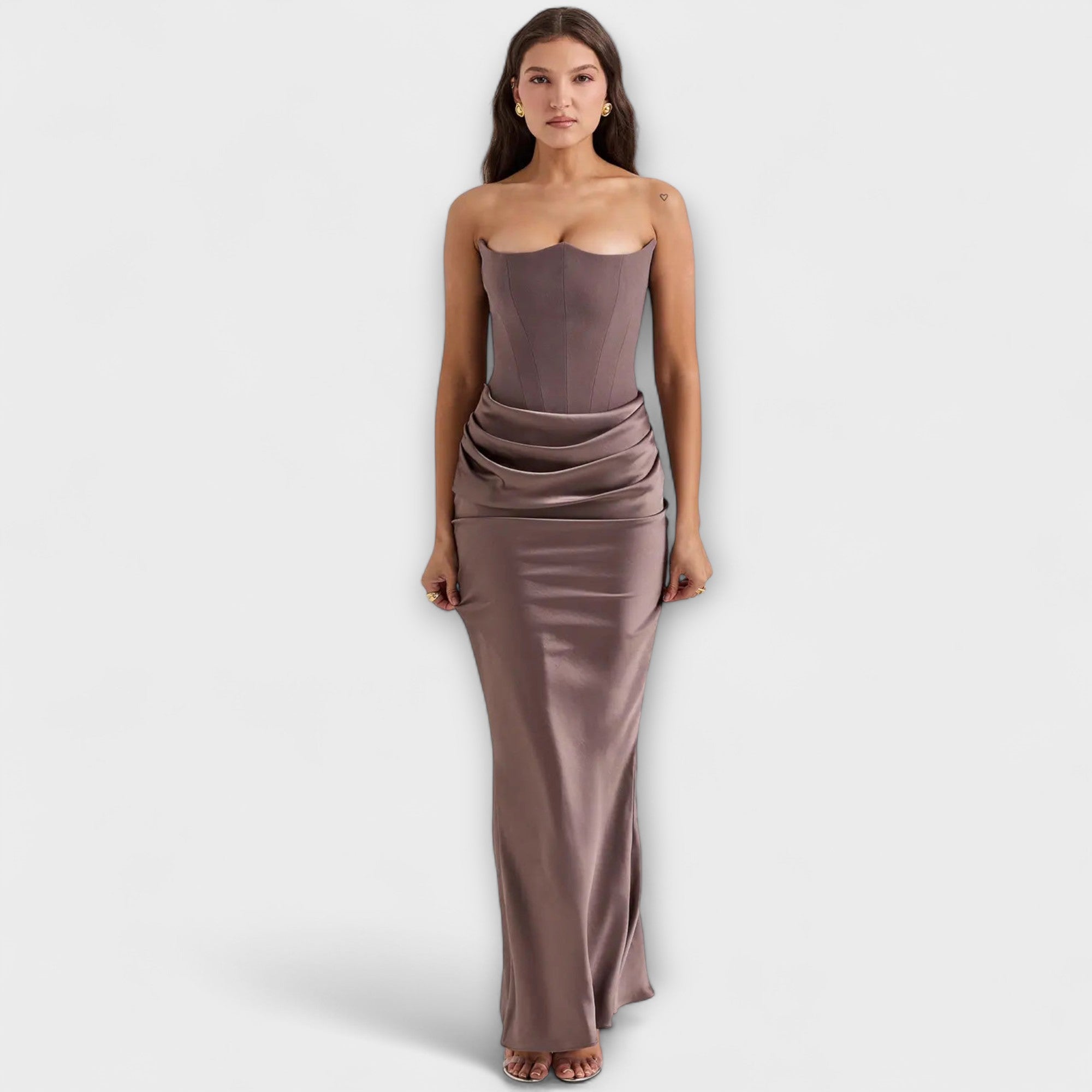 Marielle – Schulterfreies Satin-Maxikleid