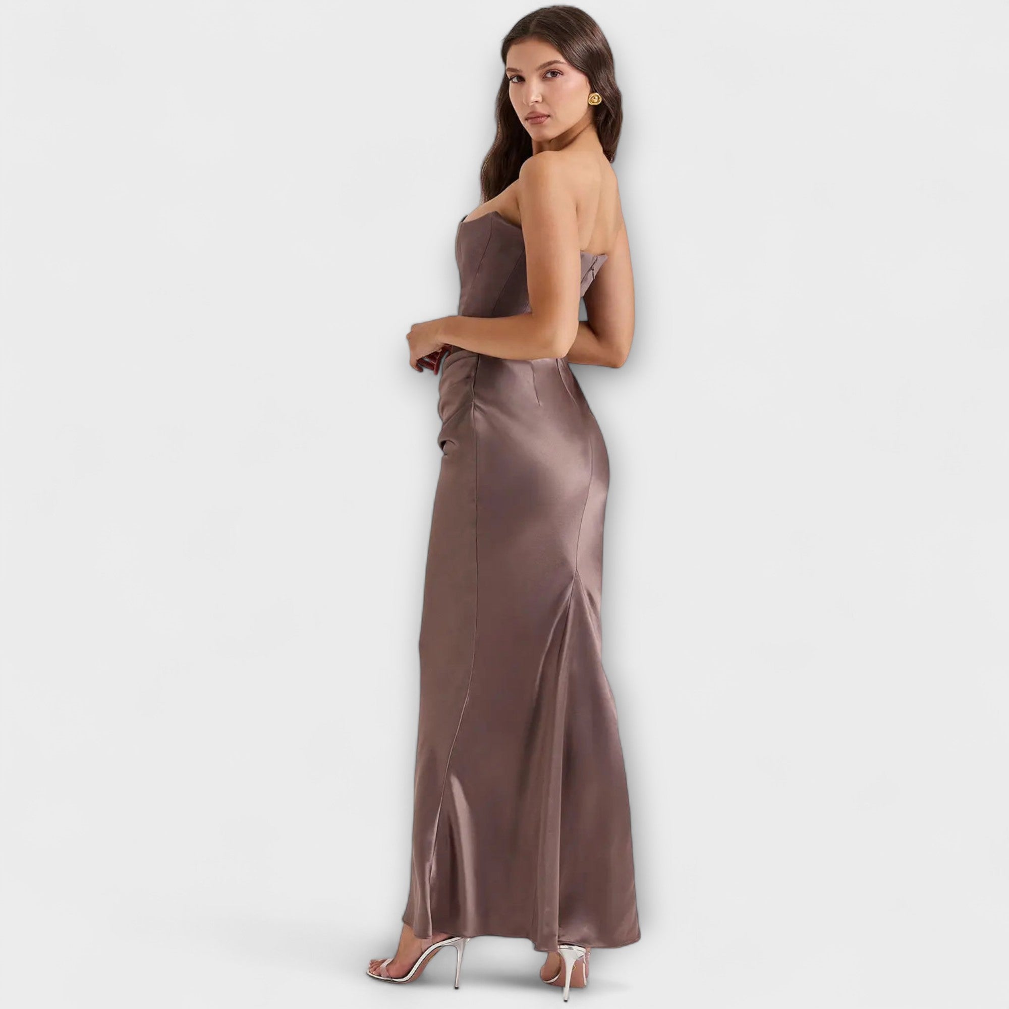 Marielle – Schulterfreies Satin-Maxikleid