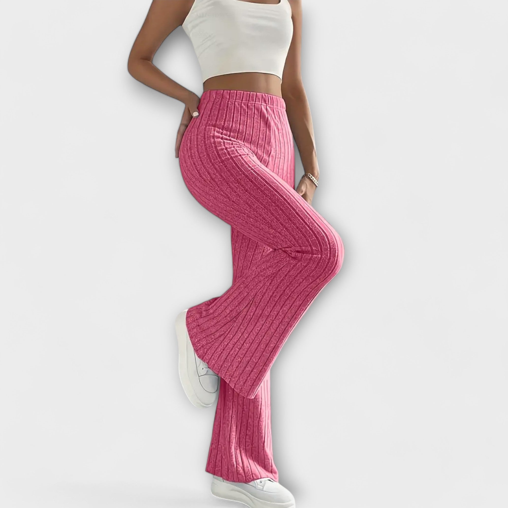 Luretta – Flared Hose mit feiner Struktur
