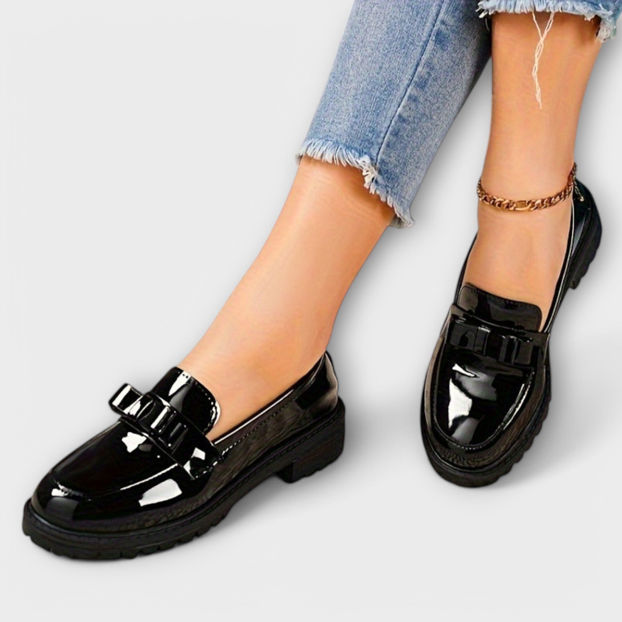 Camille – Lack-Loafer mit Schleifendetail und Profilsohle