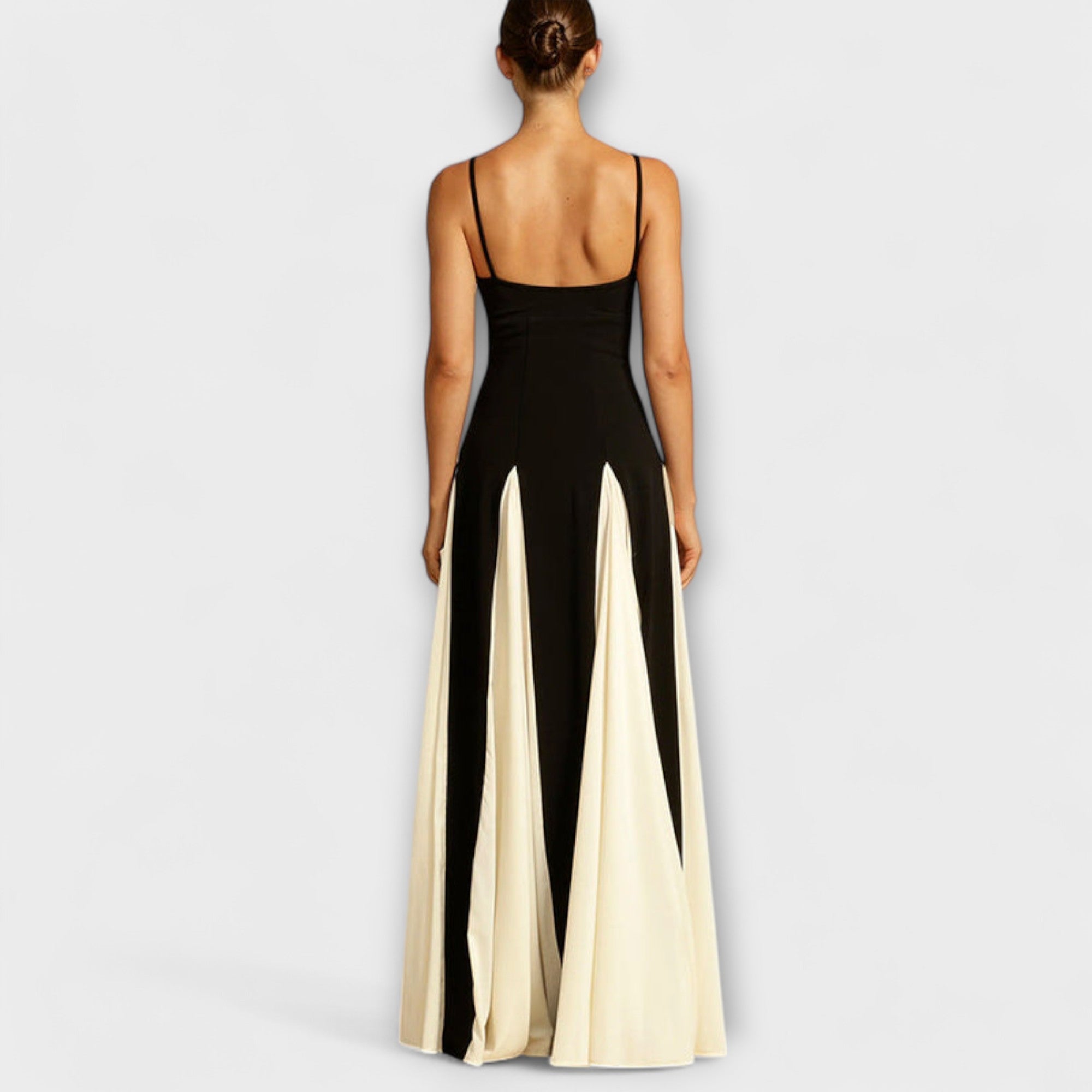 Lucera – Maxi-Kleid mit kontrastierenden Godets und femininer Silhouette