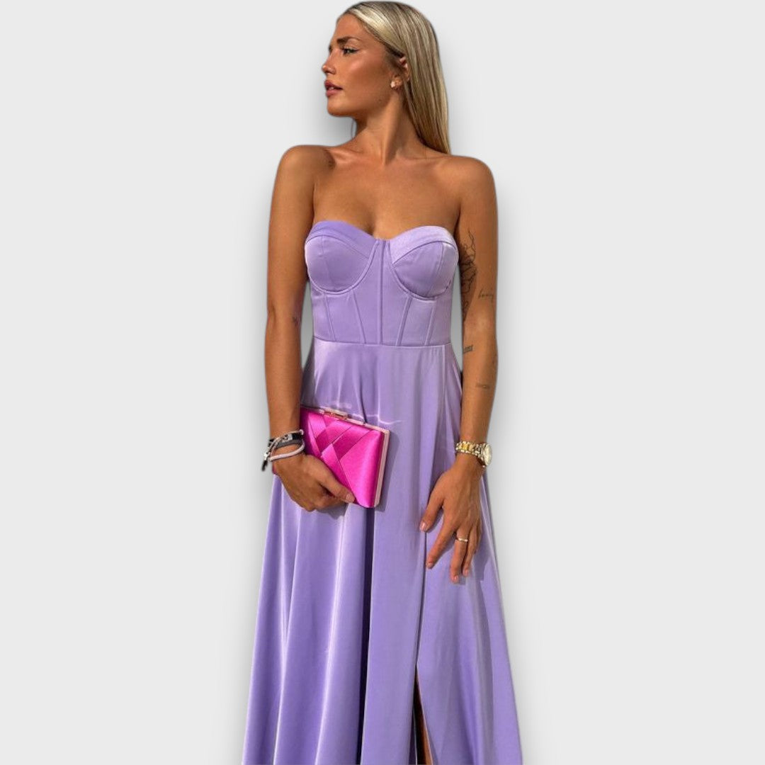 Victoria – Langes Kleid mit Rückenschnürung und Schlitz