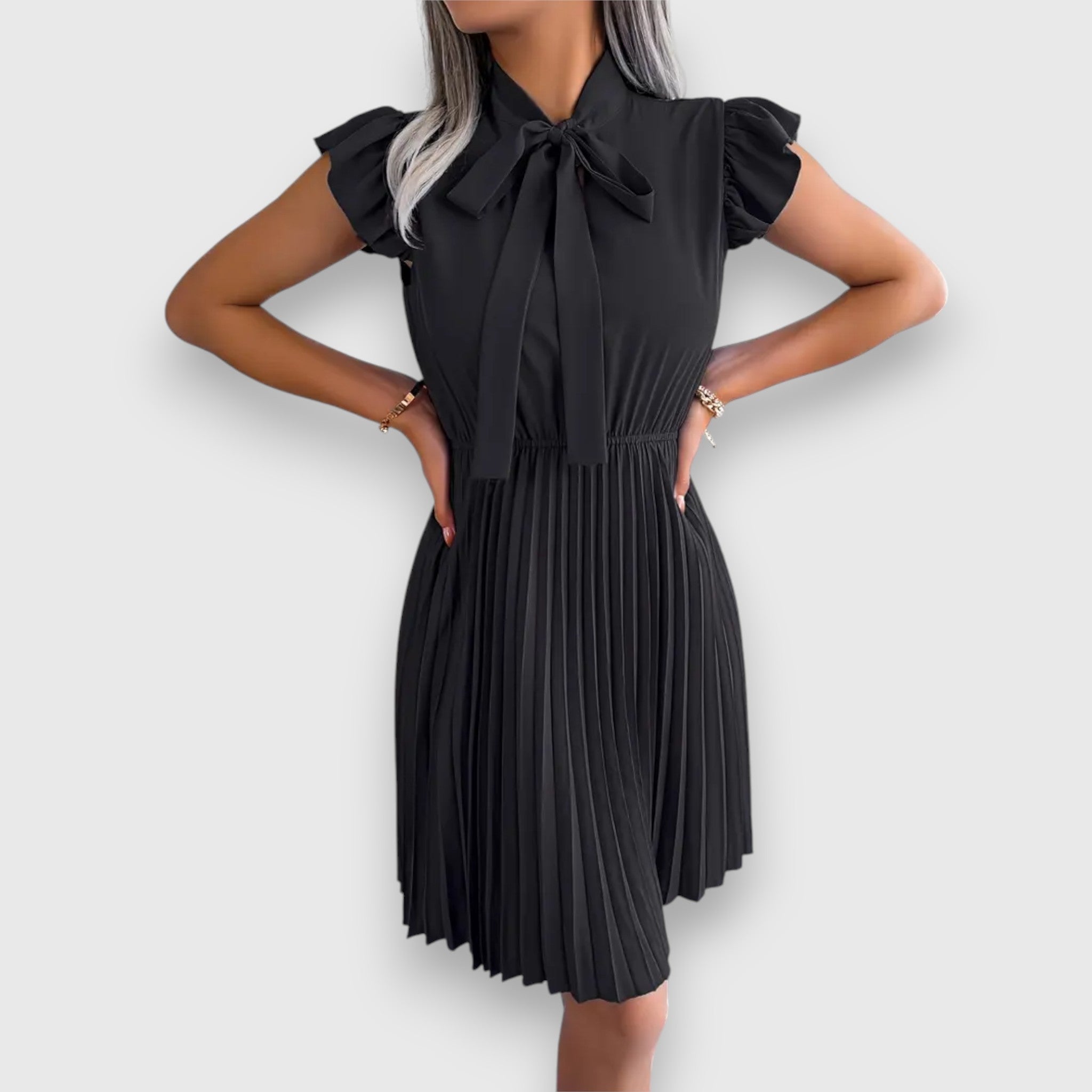 Nivara – Plissiertes Kleid mit femininer Note