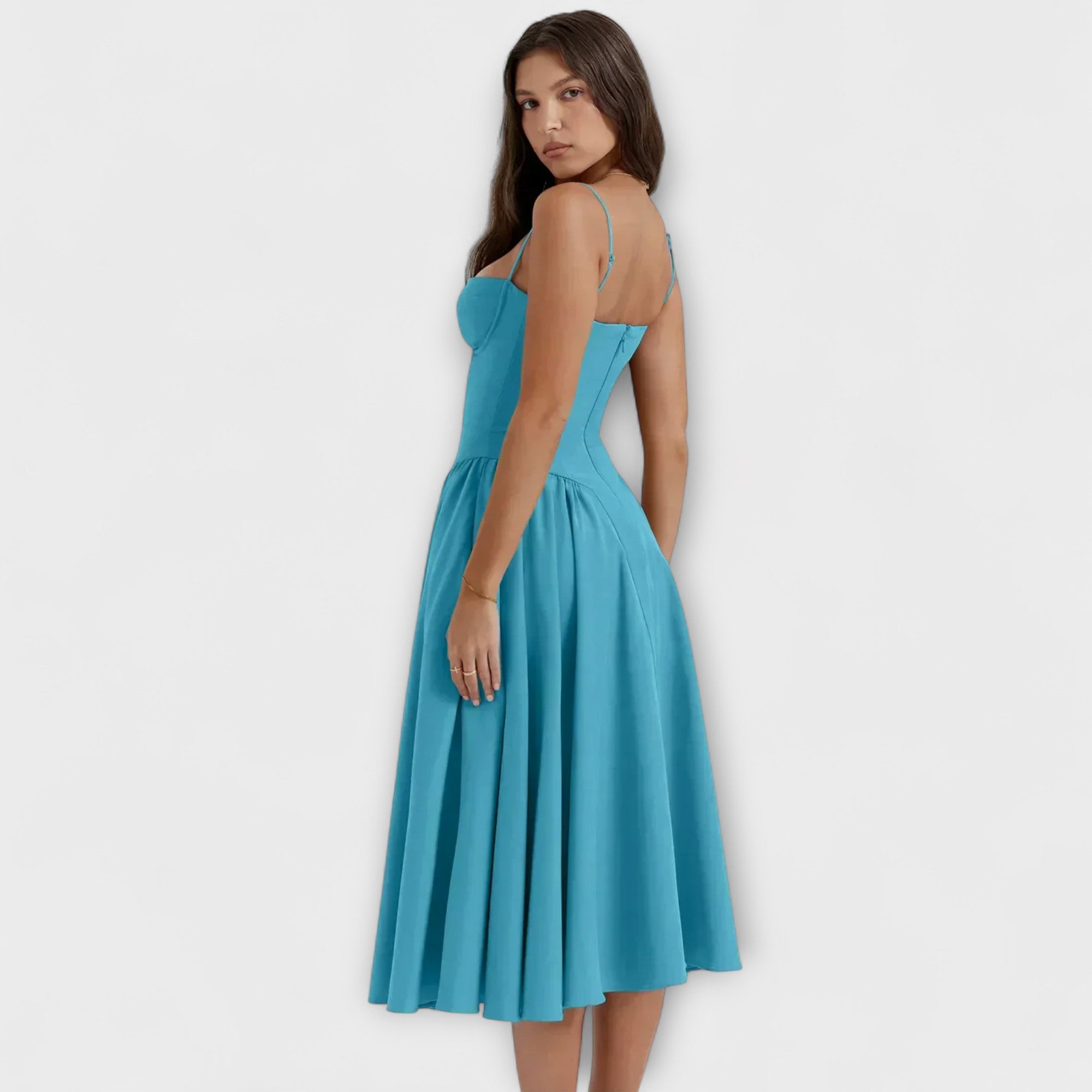 Ameline – Feminines Midikleid mit Taillenfokus