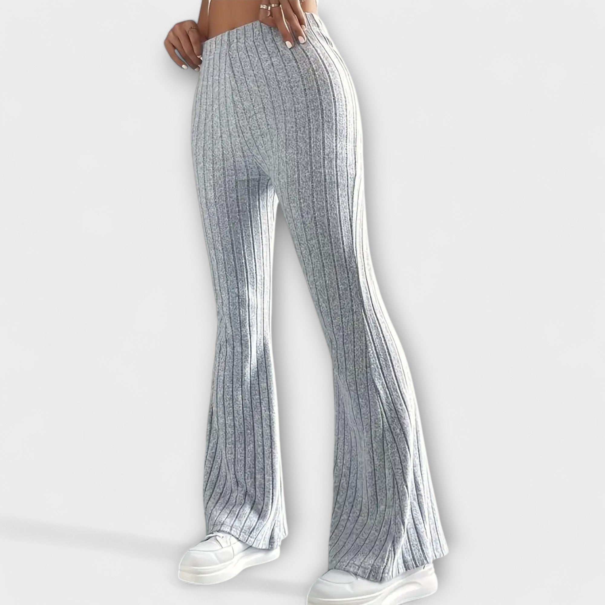 Luretta – Flared Hose mit feiner Struktur