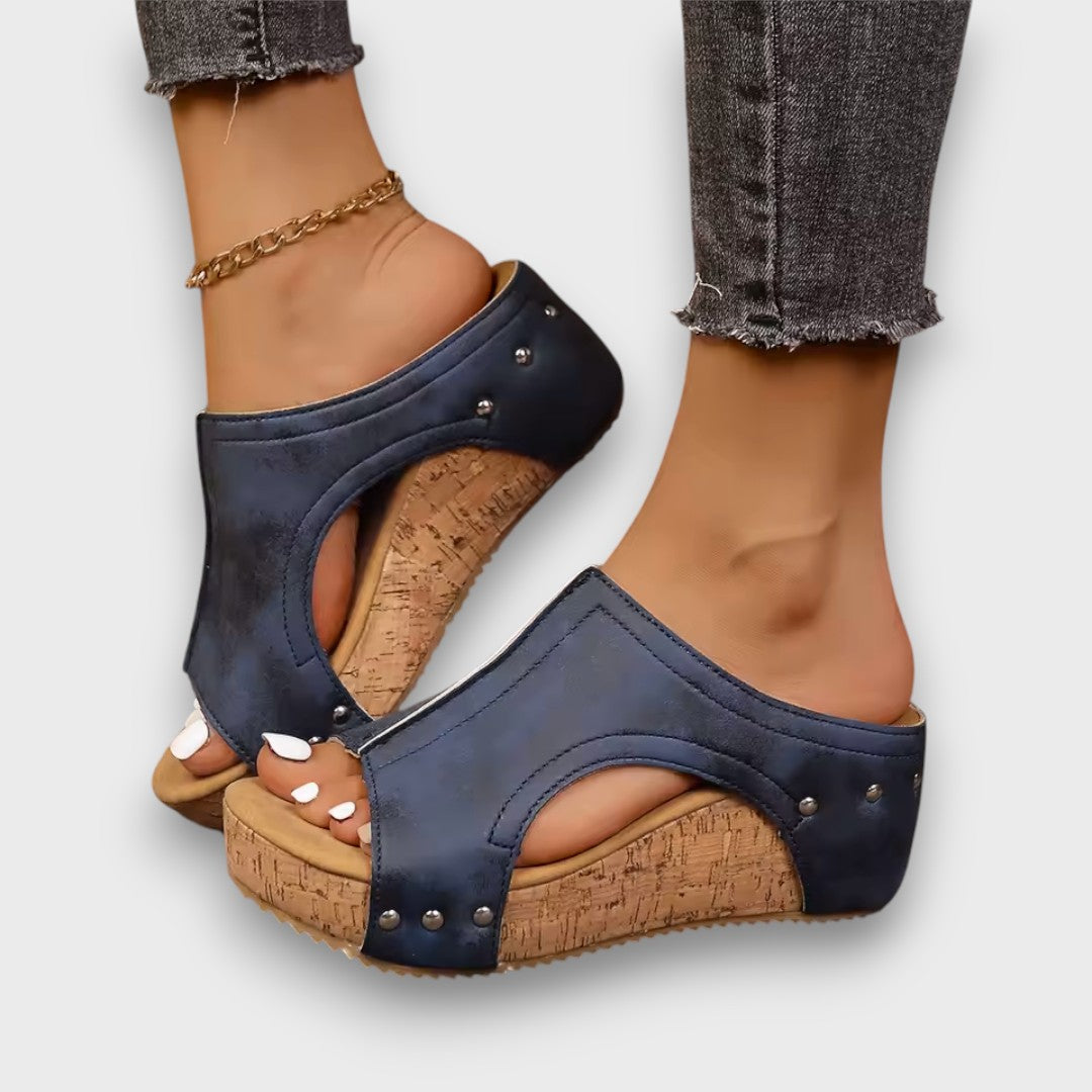 Raya – Keilsandalen mit Cut-Out-Design