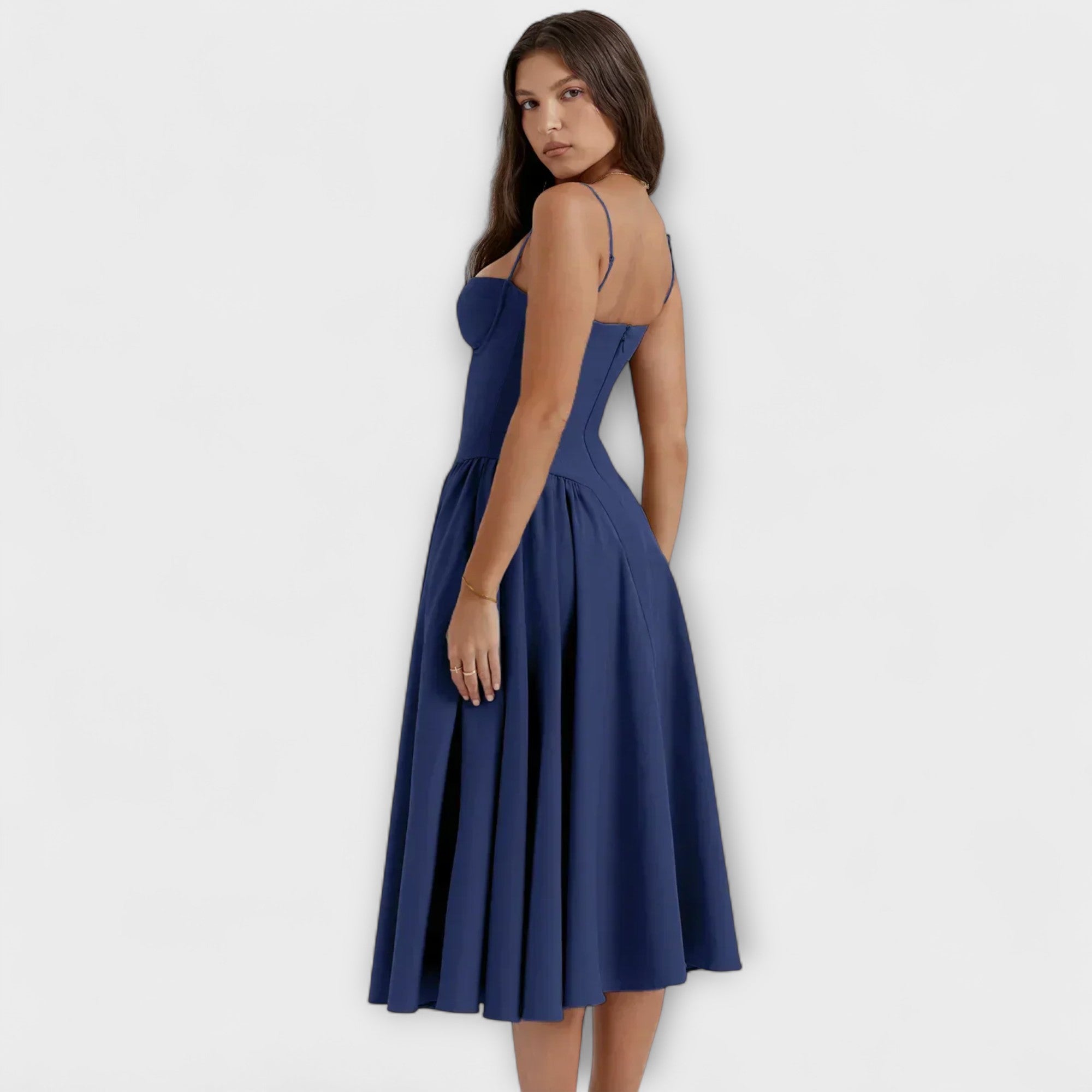Ameline – Feminines Midikleid mit Taillenfokus