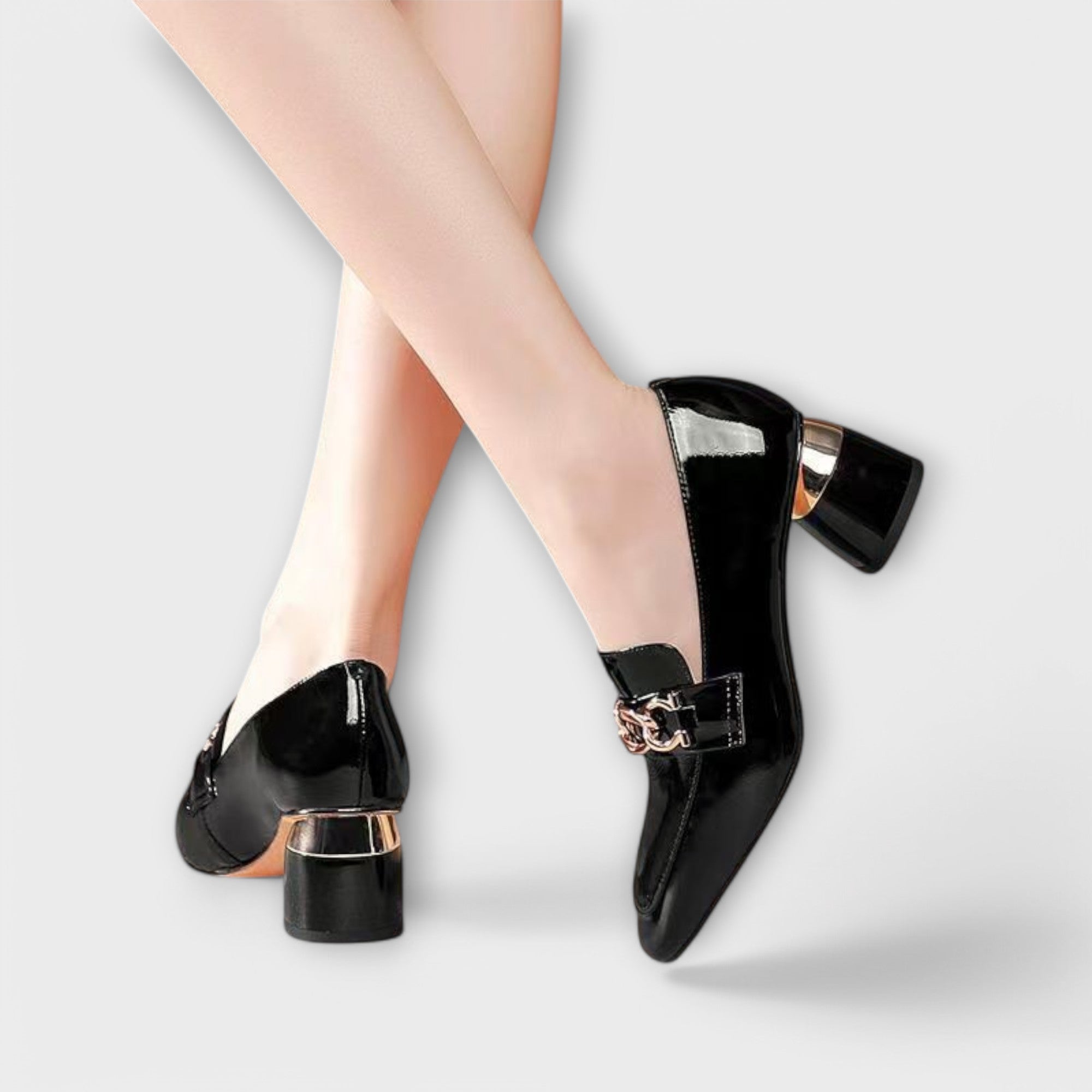 Lysanne – Lack-Loafer mit metallischem Absatz und Kettendetail