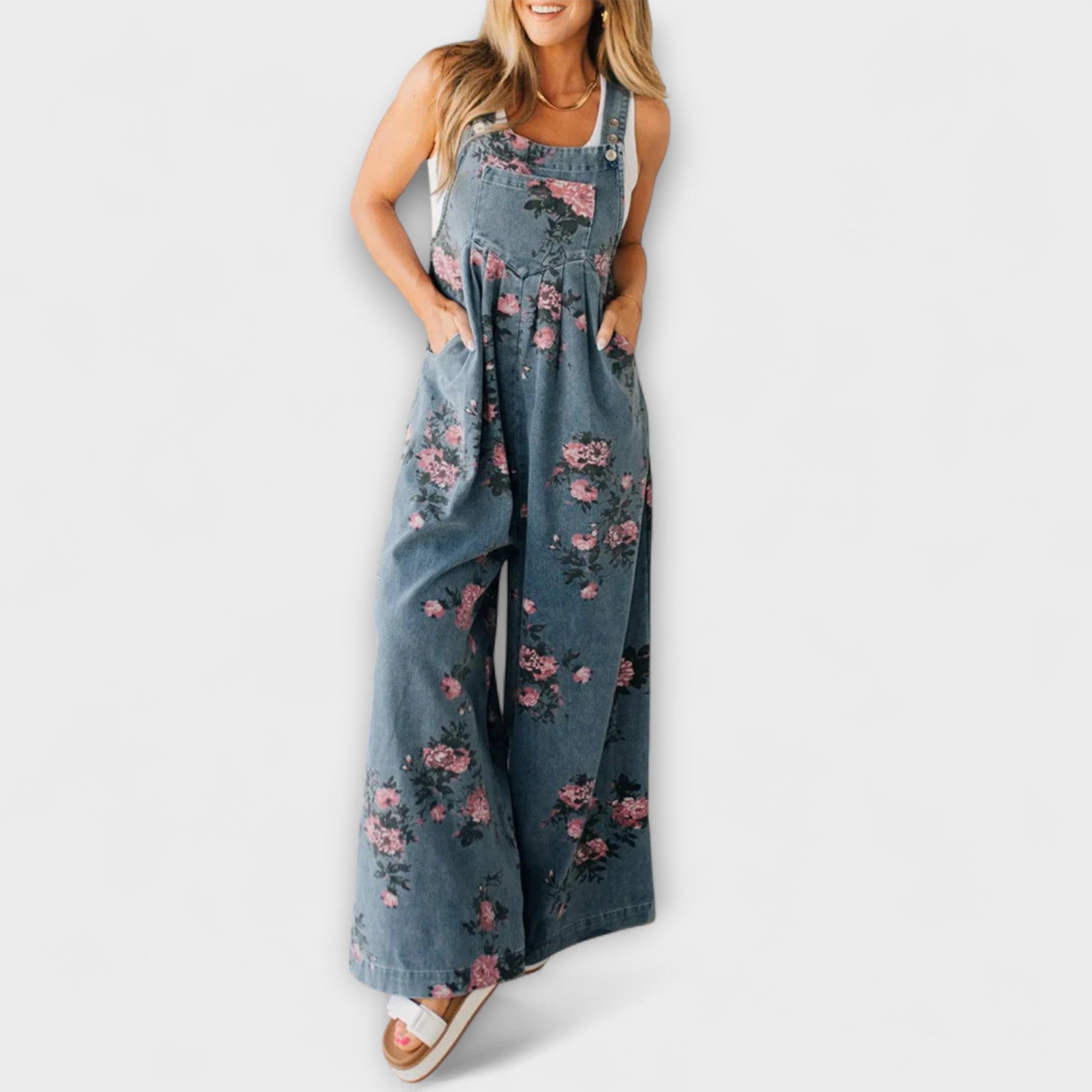 Jorine – Weite Latzhose mit floralem Vintage-Touch
