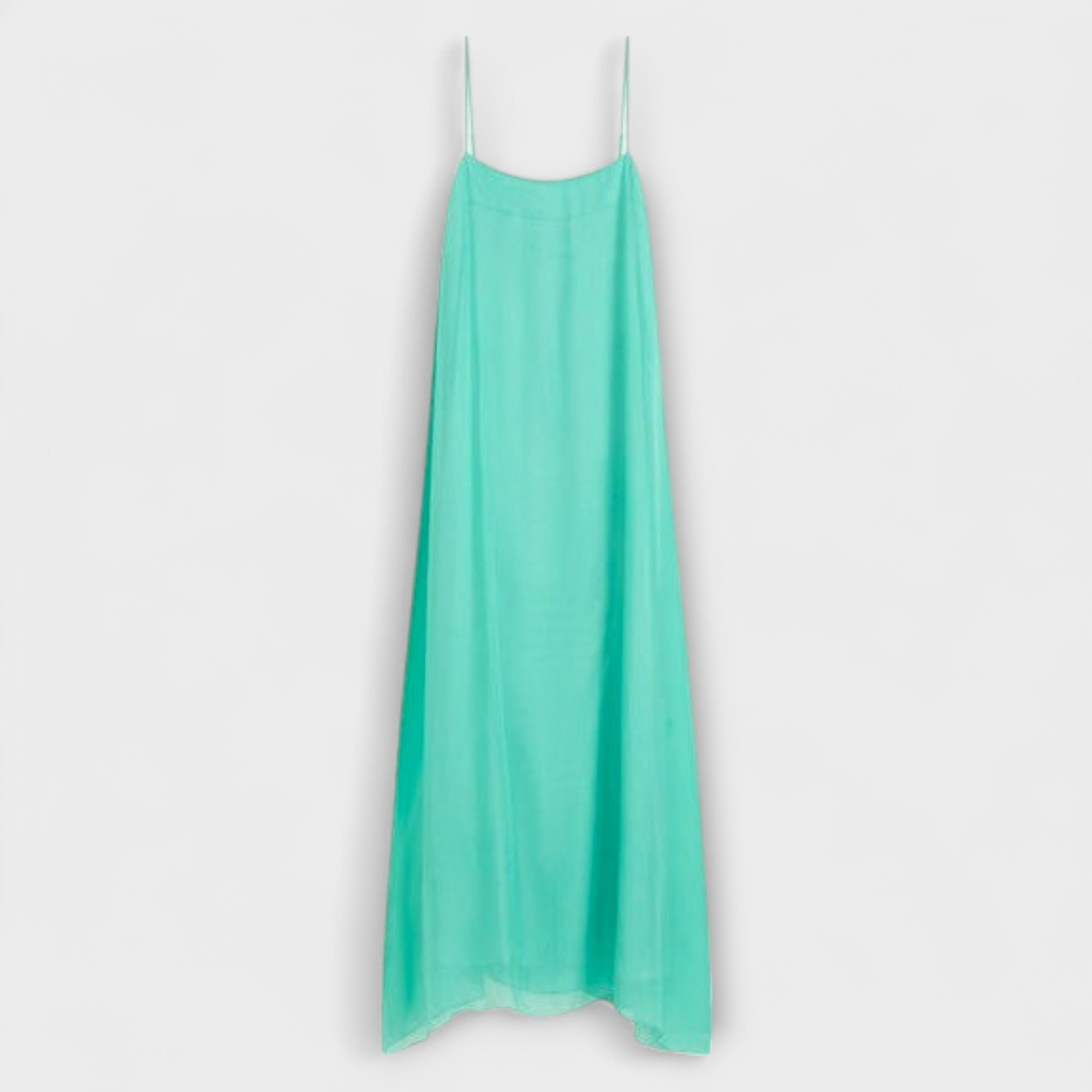Livara – Fließendes Maxikleid mit zarten Trägern