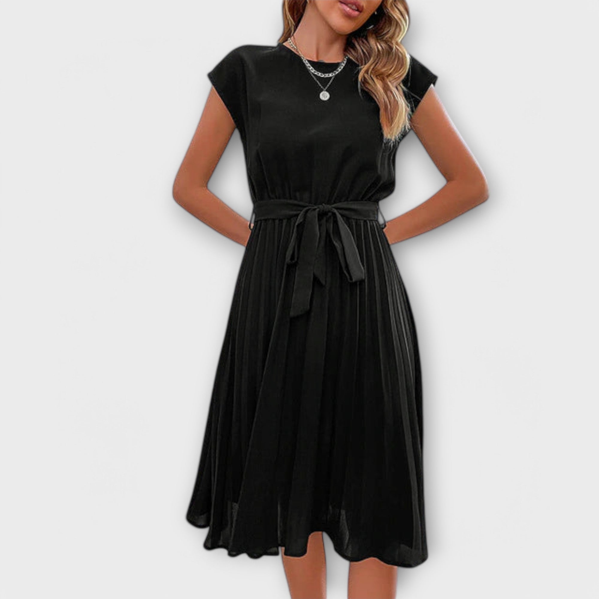 Mireia – Faltenkleid mit Taillenschleife