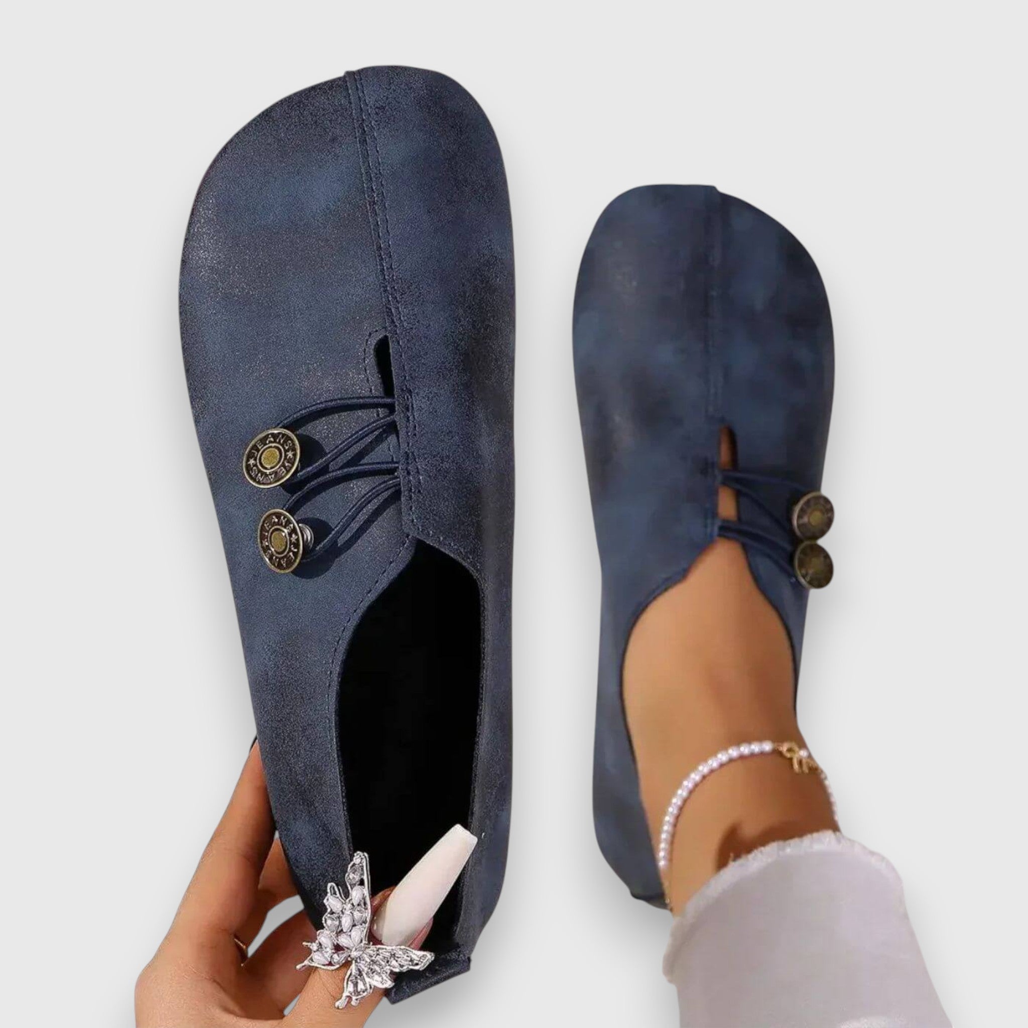 Mira – Weiche Slipper mit Vintage-Knopfdetail
