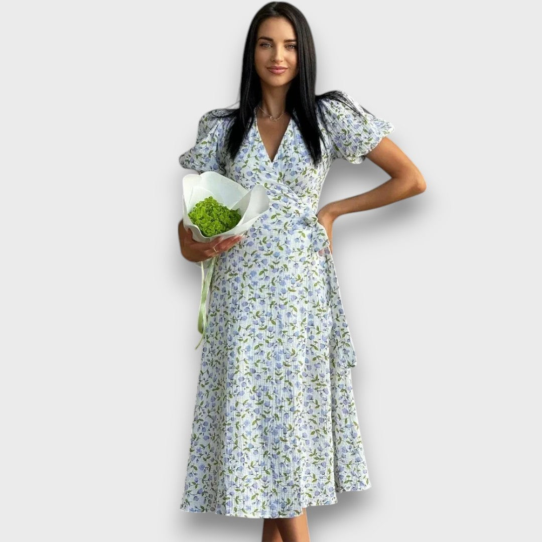 Elenya – Wickelkleid mit floraler Eleganz