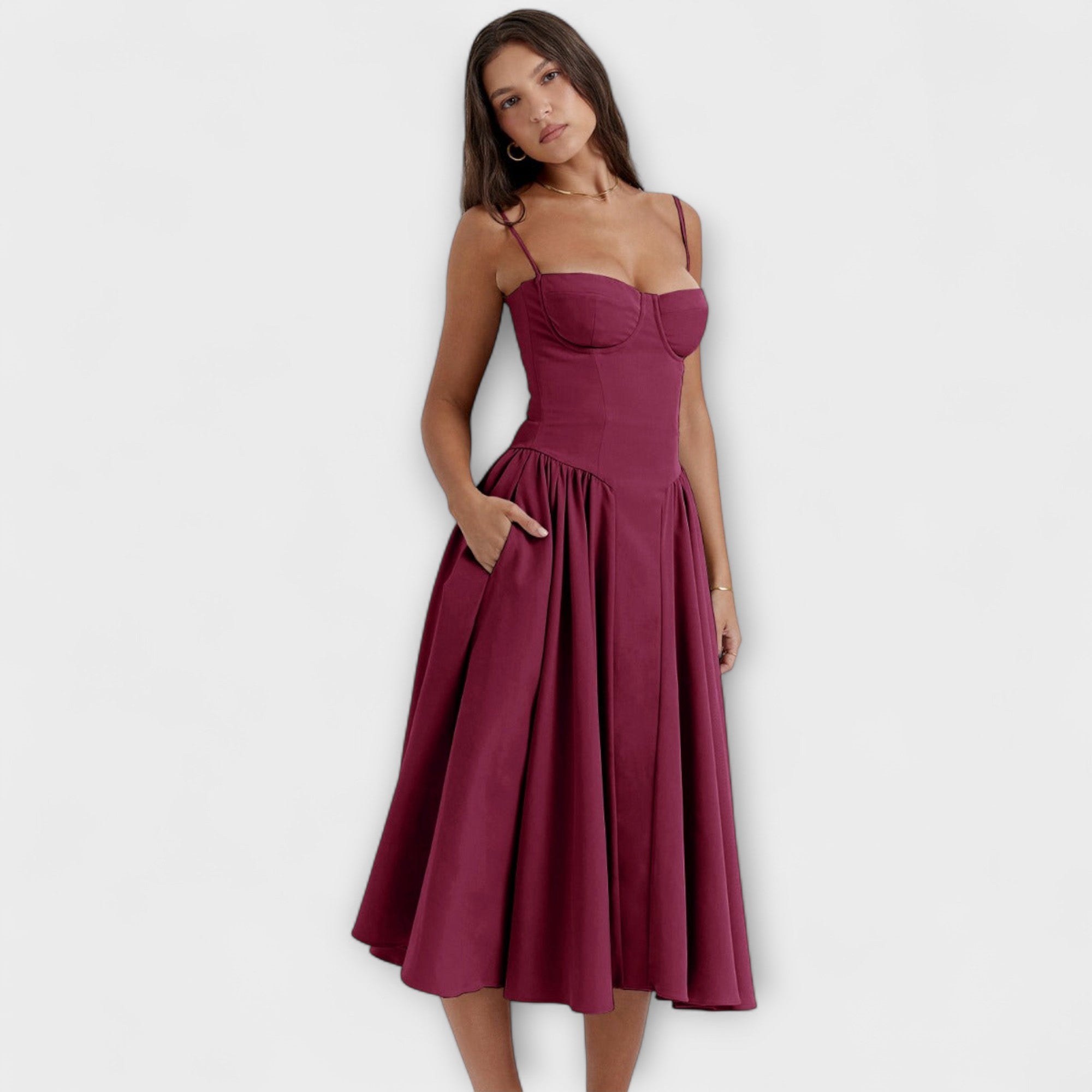 Ameline – Feminines Midikleid mit Taillenfokus