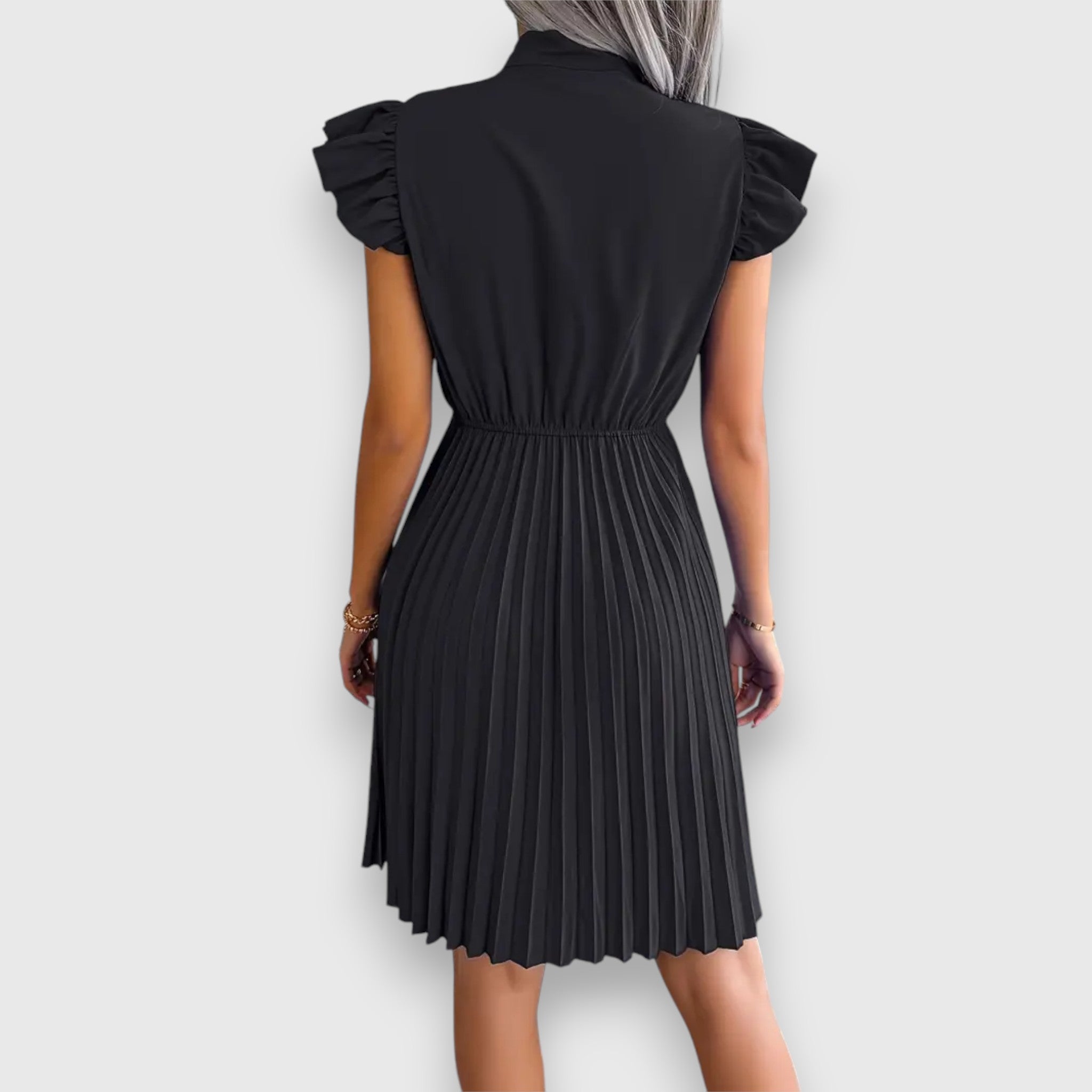 Nivara – Plissiertes Kleid mit femininer Note