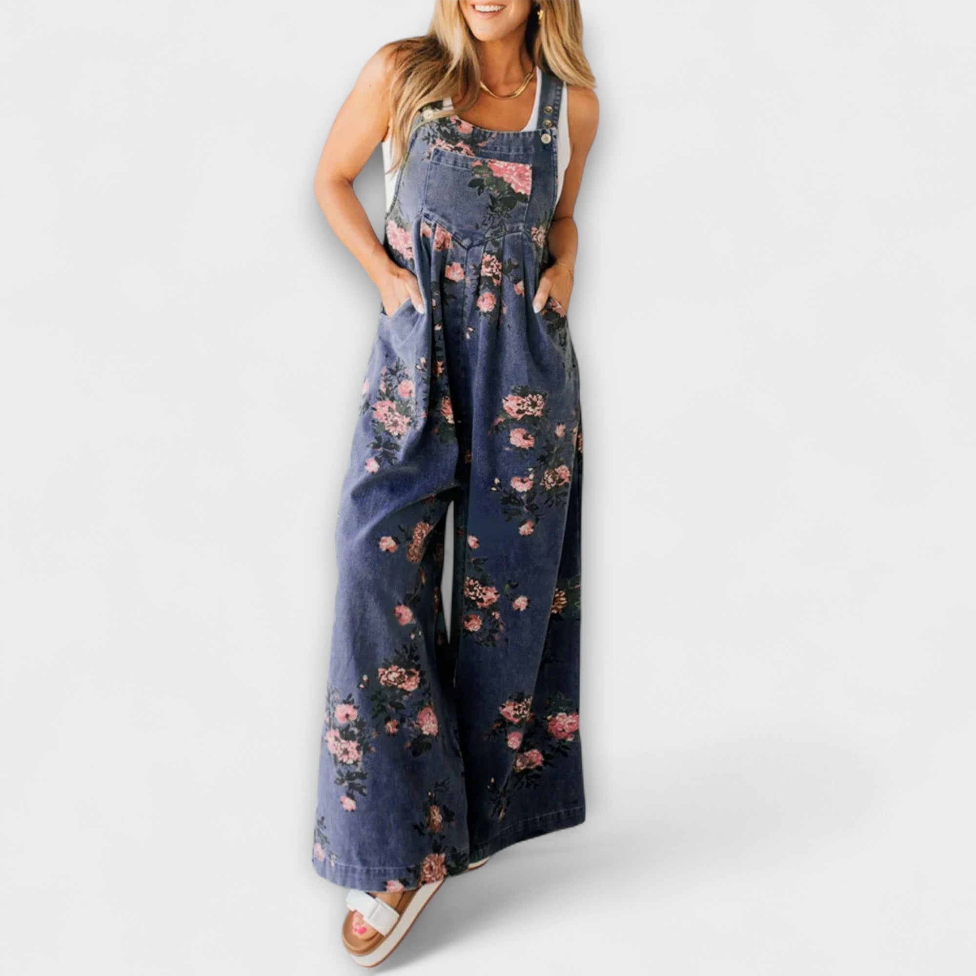 Jorine – Weite Latzhose mit floralem Vintage-Touch