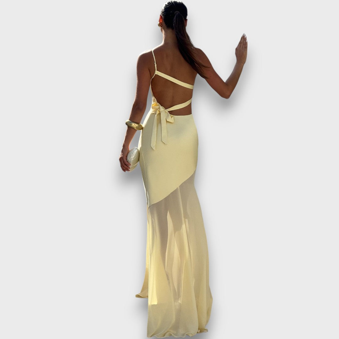 Luméa – Asymmetrisches Abendkleid mit Transparenz