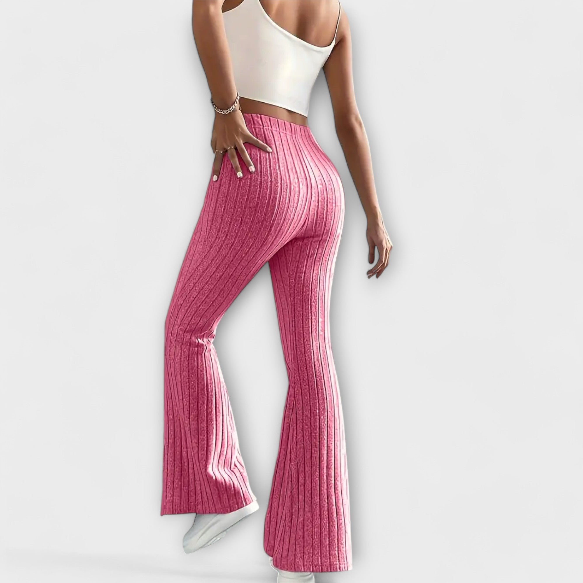 Luretta – Flared Hose mit feiner Struktur