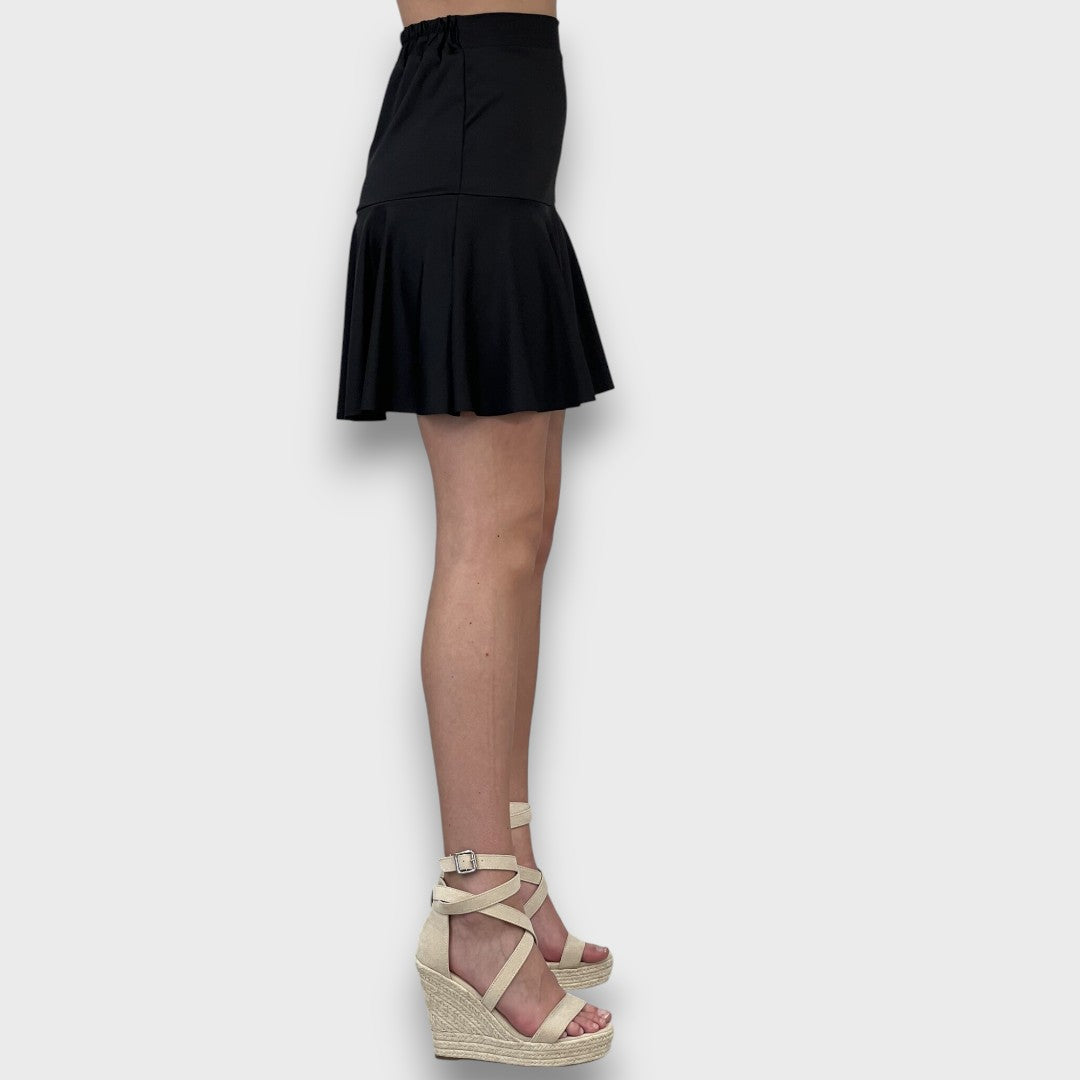 Alenys – Feminines Kleid mit geschwungener Linie