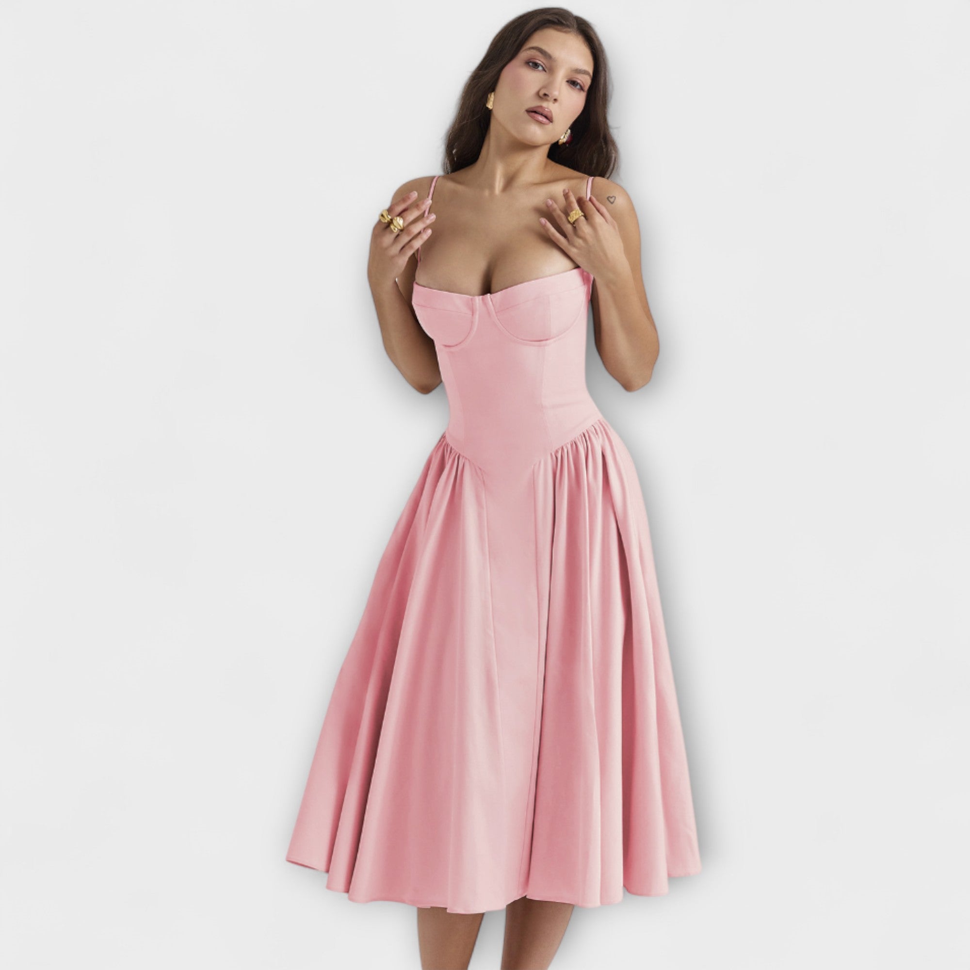 Ameline – Feminines Midikleid mit Taillenfokus