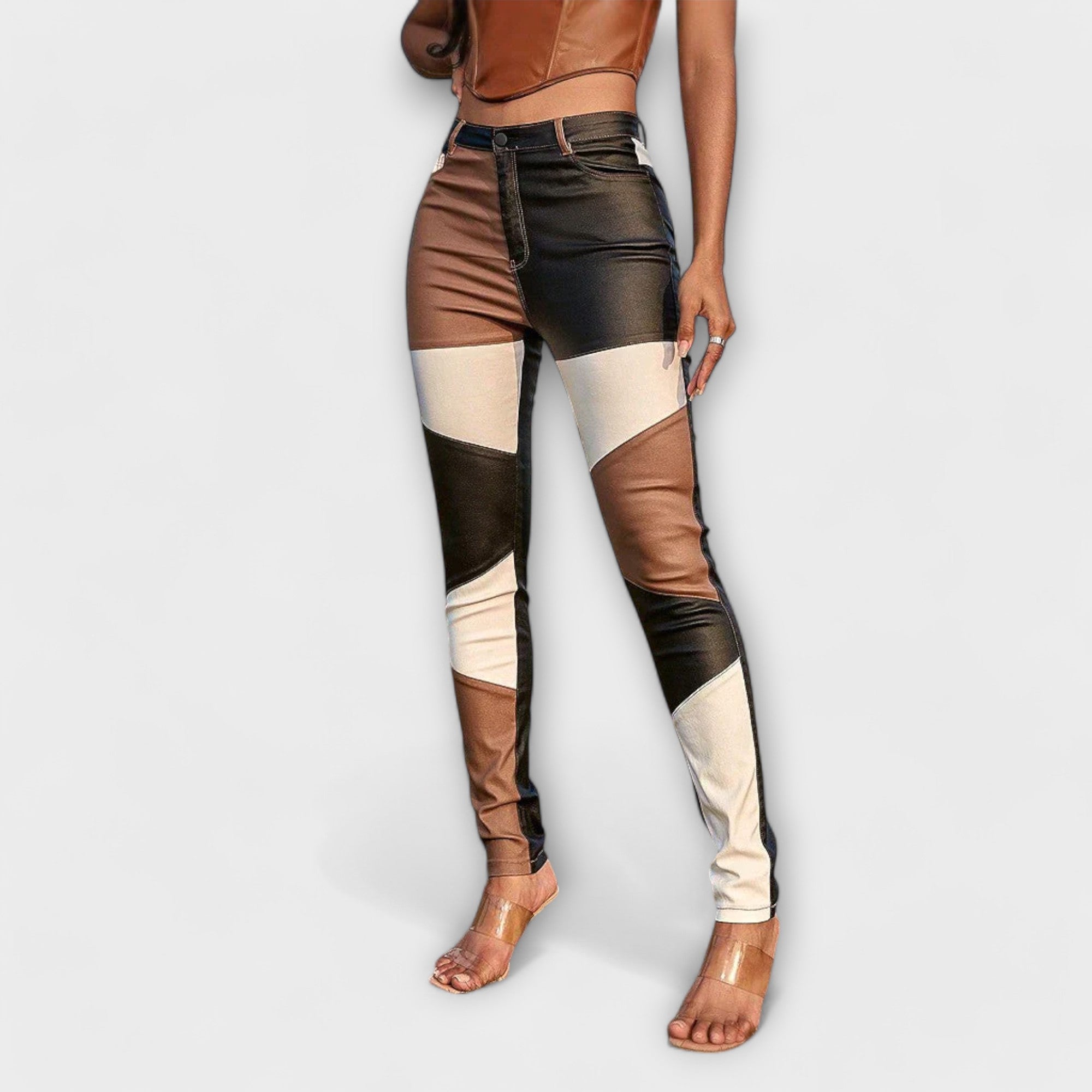 Zafira – Figurbetonte Hose im modernen Patch-Look