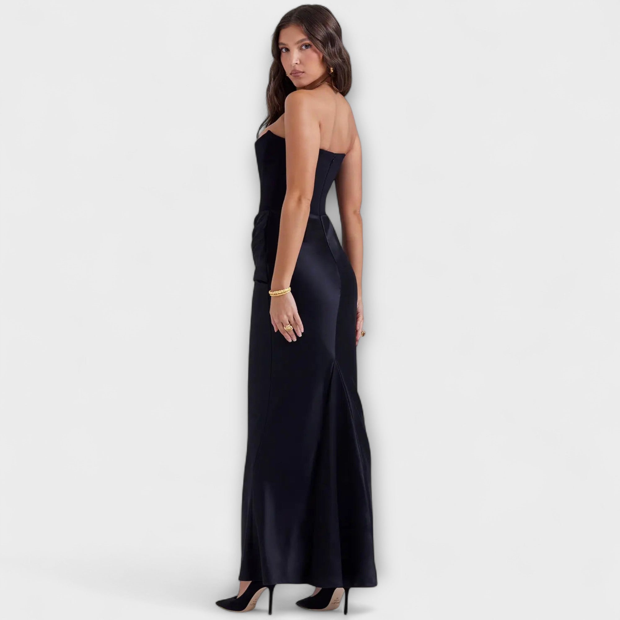 Marielle – Schulterfreies Satin-Maxikleid