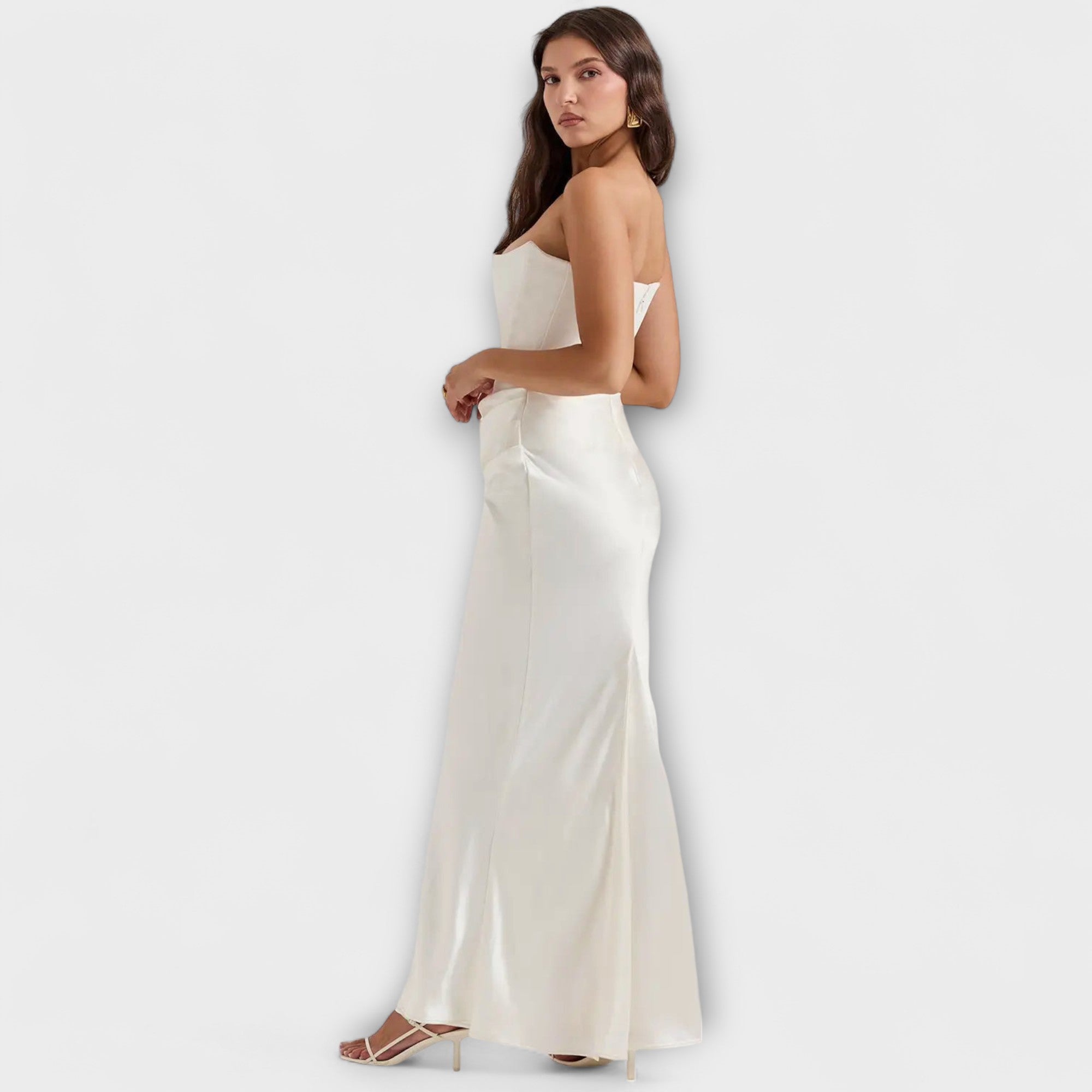 Marielle – Schulterfreies Satin-Maxikleid